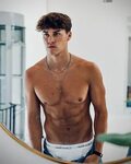 10 Potret Shirtless Noah Beck, Pacar Dixie D'Amelio